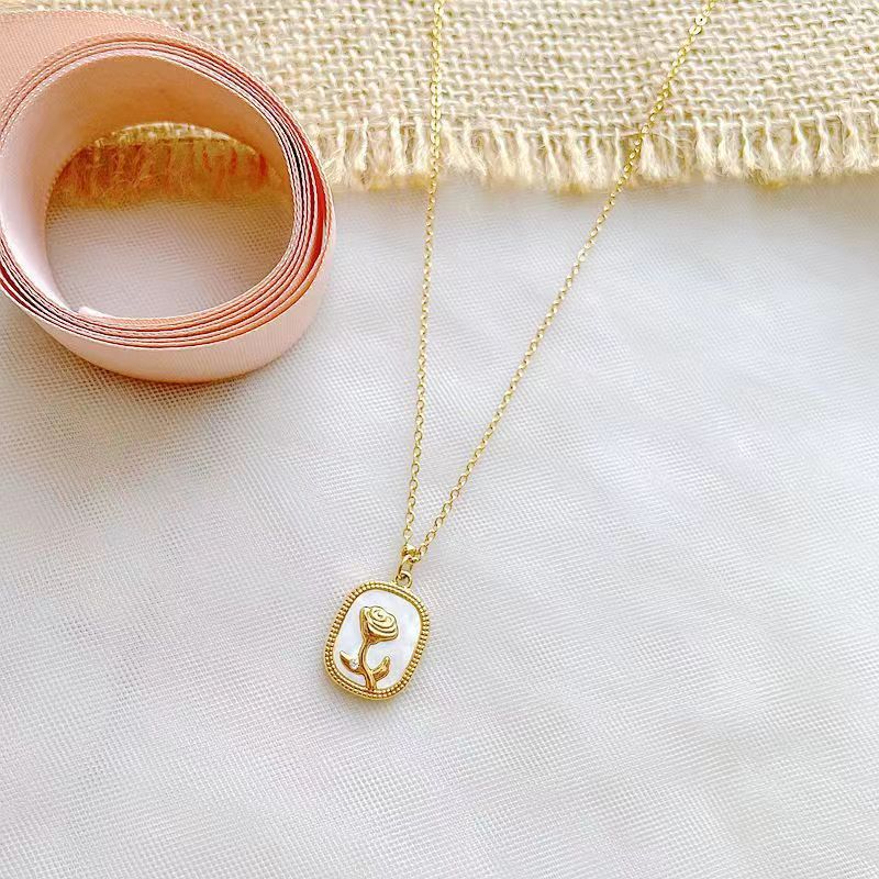 Rose Pearl Necklace